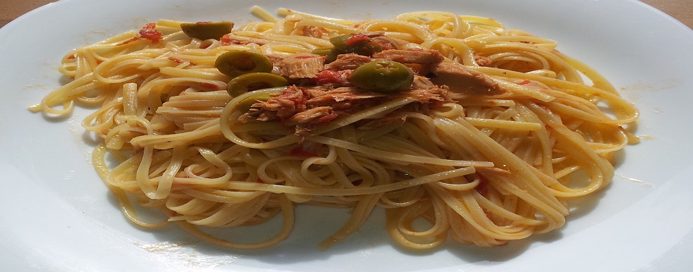 Spaghetti al tonno su pesto di finocchio e basilico | Ricettone