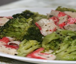 insalata di broccoletti e surimi con vinaigrette