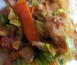 insalata di pollo con verdure e mele